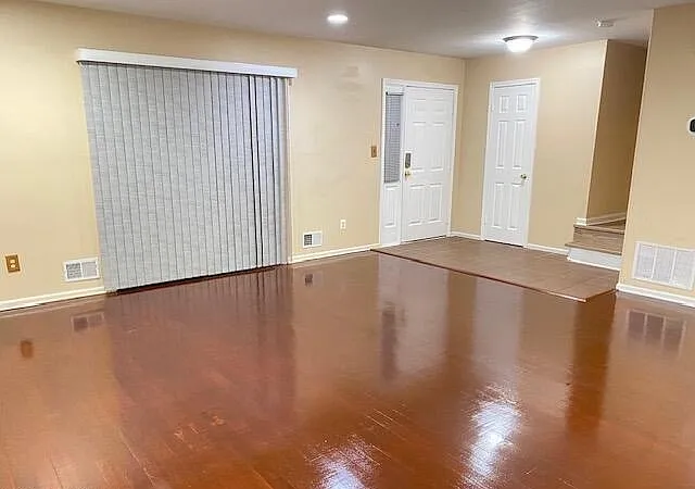 3 bed, 2.5 bath, 1590 sqft, $3,300 — Photo 3