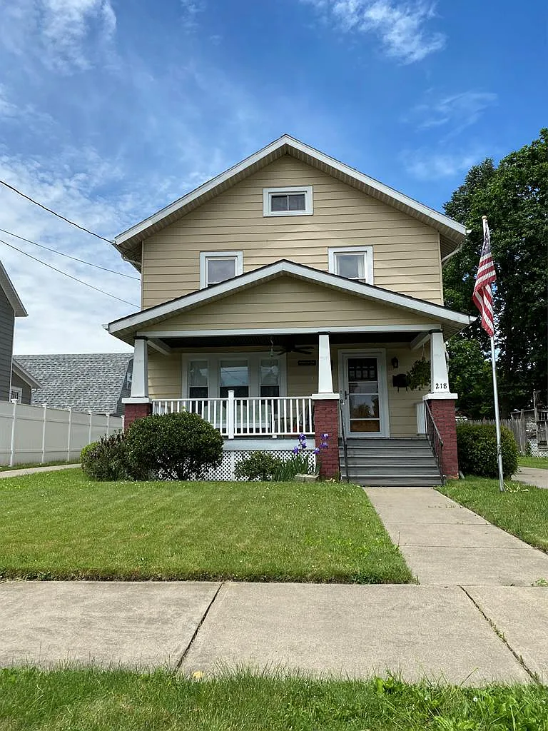 218 Chapman Pl photo 1