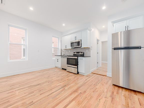3rd image of 553 Williams Ave APT 1R