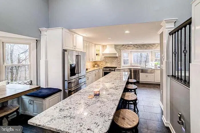 5 bed, 3.5 bath, 2899 sqft, $4,250 — Photo 4