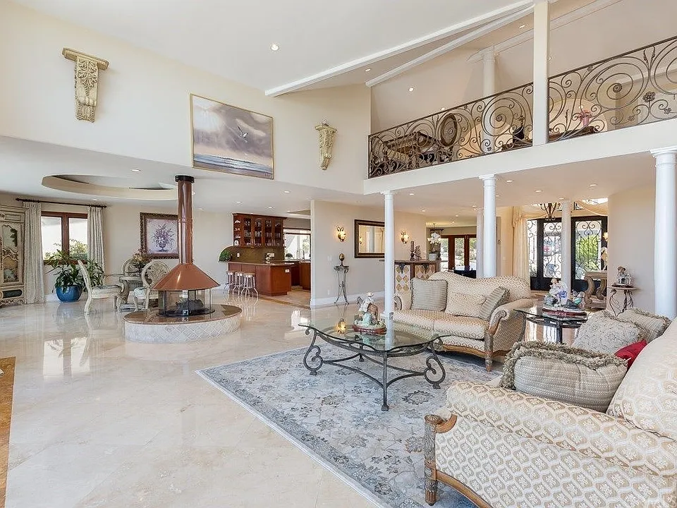 7137 Avenida Altisima