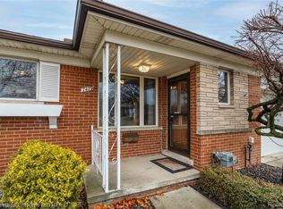 7479 Carrousel Blvd, Westland, MI 48185