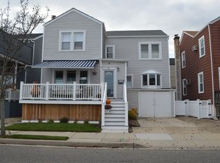 31 Farrell St, Long Beach, NY 11561