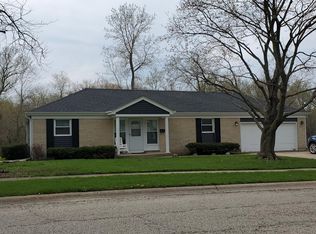 903 N Oakwood Dr, McHenry, IL 60050