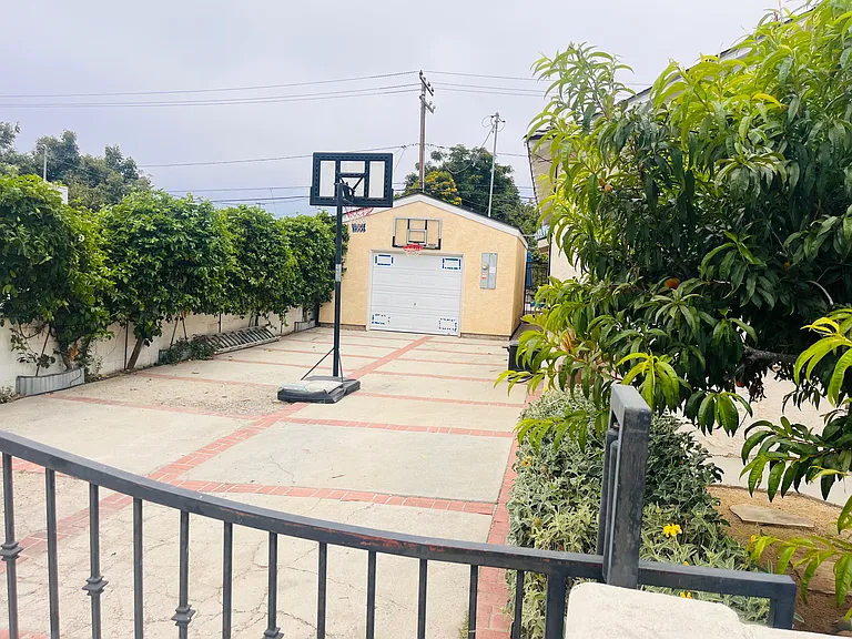 E McFarlane Dr — Photo 13