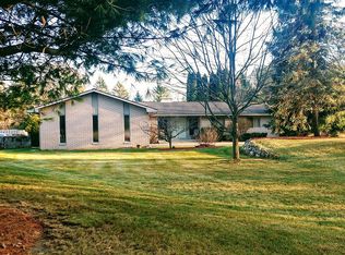 6592 Cowell Rd, Brighton, MI 48116