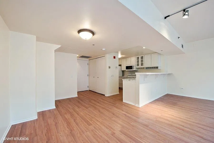 61 W 15th St — Photo 3