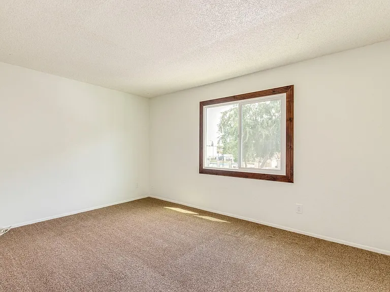 5243 N 42nd Pkwy — Photo 16