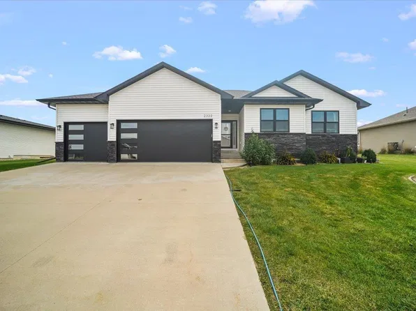 2322 Leigh Ln, Cedar Falls, IA 50613