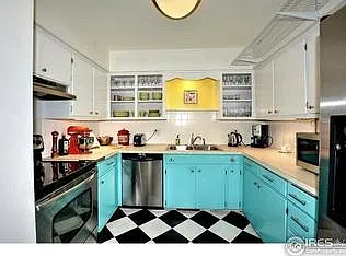517 Deines Ct — Photo 4