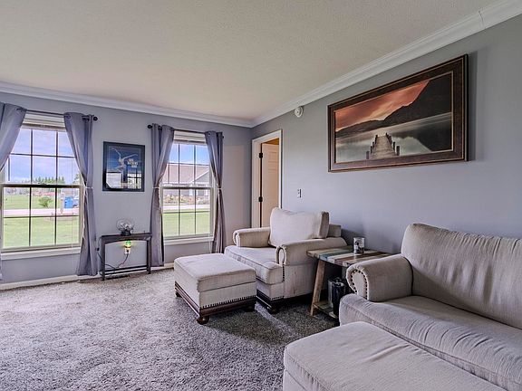 5th image of 2040 W Willow Ln