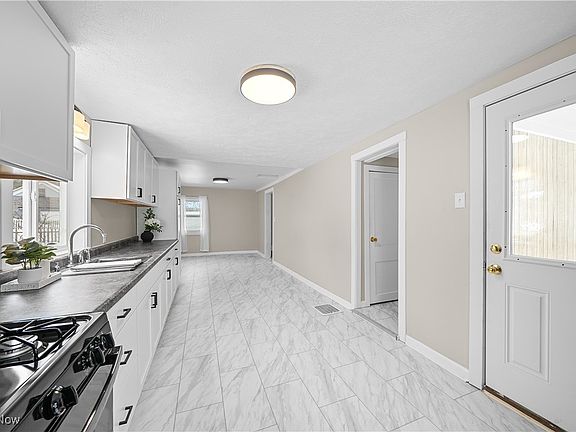 4th image of 4741 E Prospect St