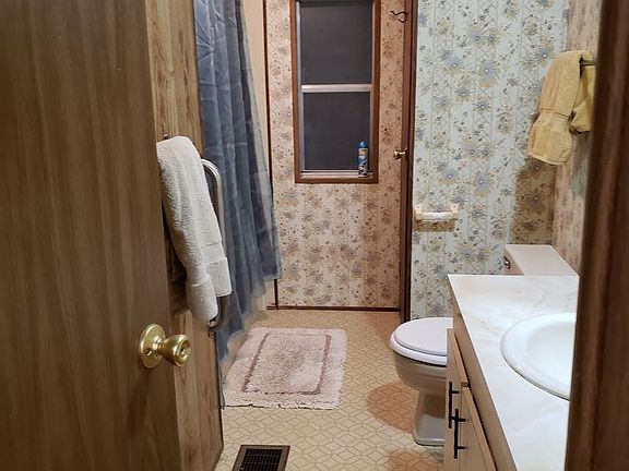 4th image of 6503 Lakewood Dr Unit B