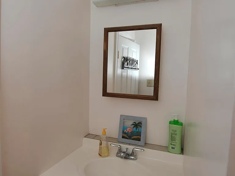 1035 Bay Ave #1 — Photo 10