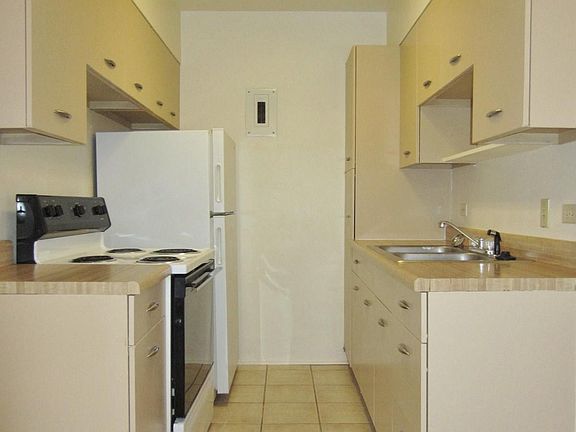3rd image of 1135 N Grant St APT 105
