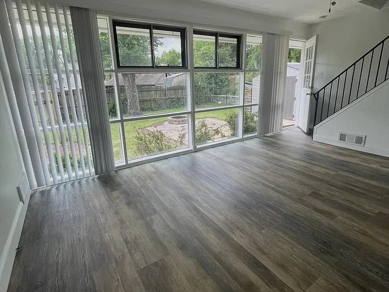 5700 Stillwell Rd — Photo 12