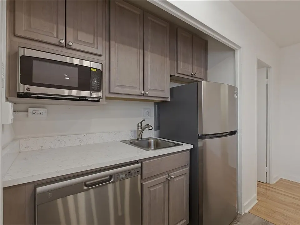 5631 N Sheridan Rd #1109
