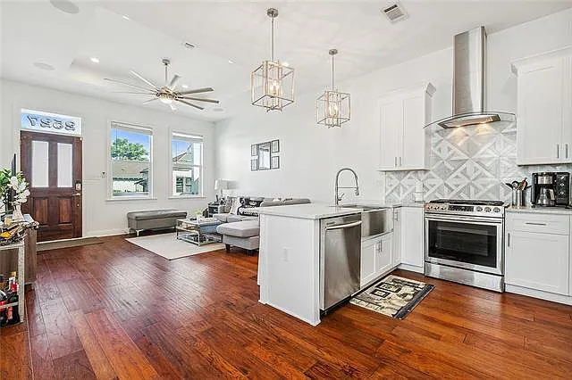 2527 Eagle St — Photo 3