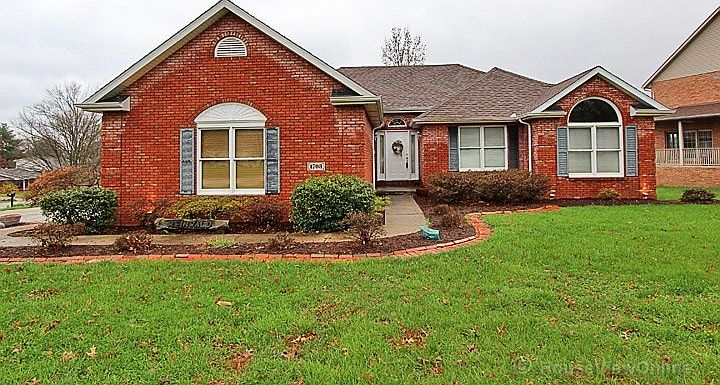 1st image of 1703 Greenbrier Dr