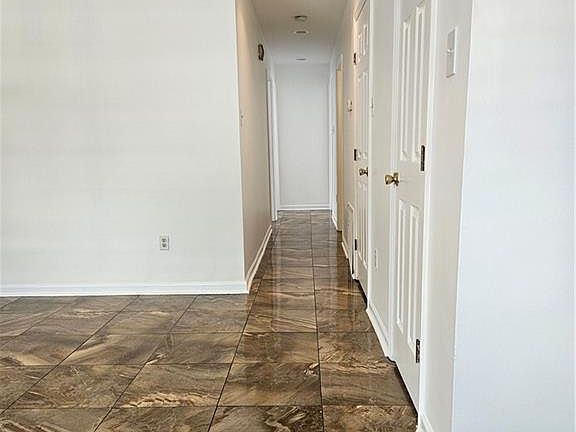 5th image of 249 W Loyola Dr