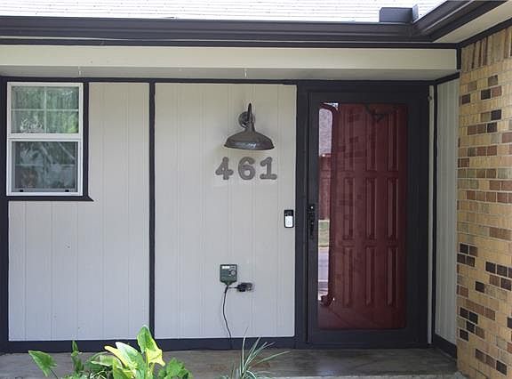 3rd image of 461 Parkview Dr