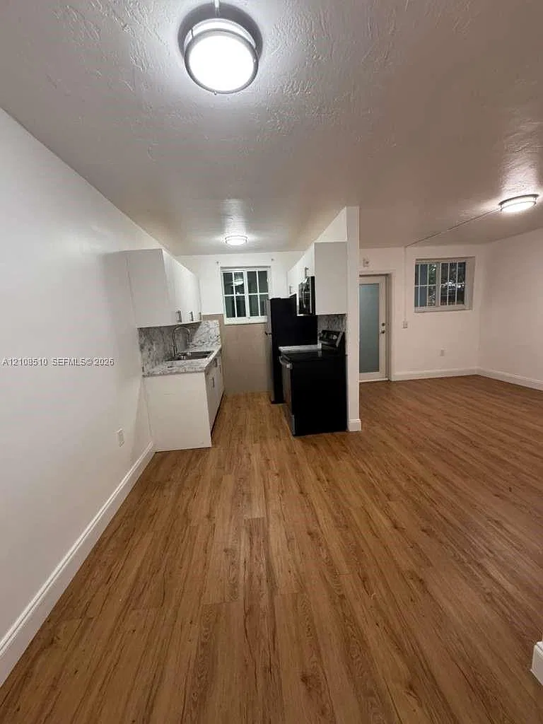 1 bed, 1.0 bath, 601 sqft, $1,500 — Photo 2