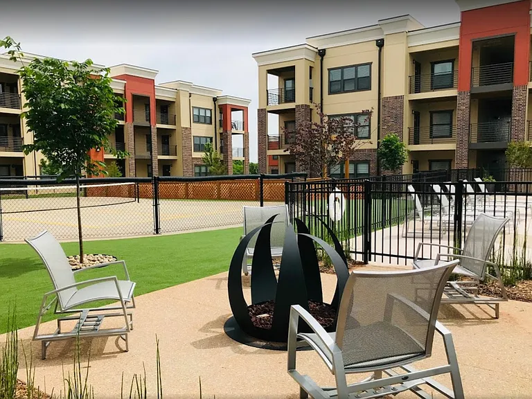 Crown Lone Oak Apartment Homes — Photo 5