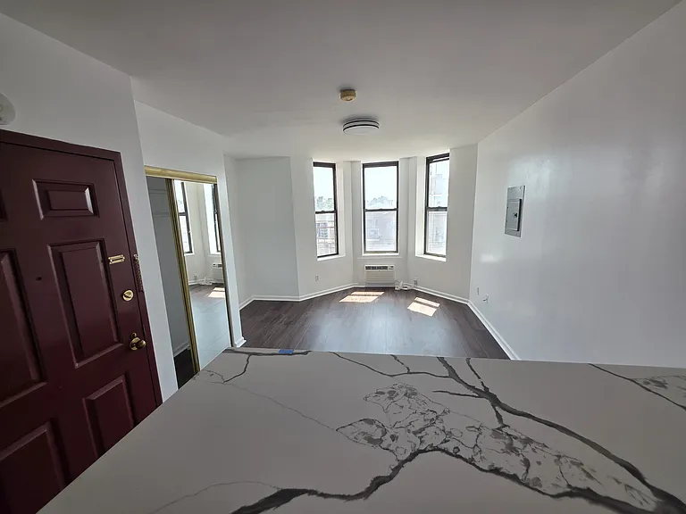 222 48th St #3 — Photo 4