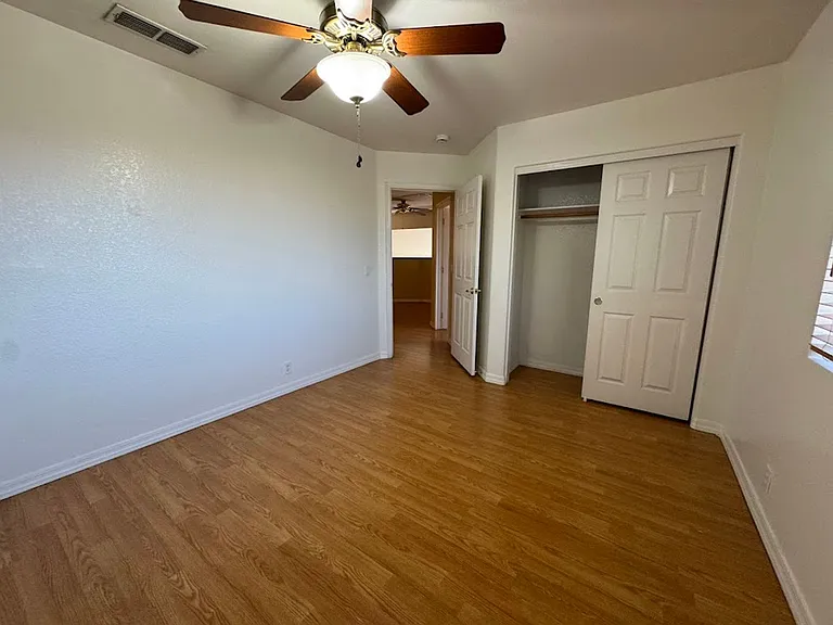 1510 E Charleston Ave — Photo 25