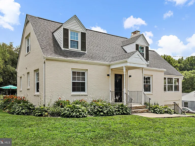 9223 Old Court Rd — Photo 2
