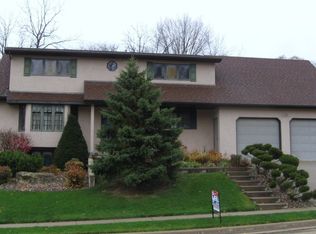 2131 Concord Ct, Dubuque, IA 52003