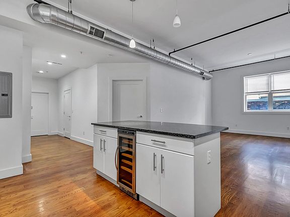 4th image of 140 Orange St #3