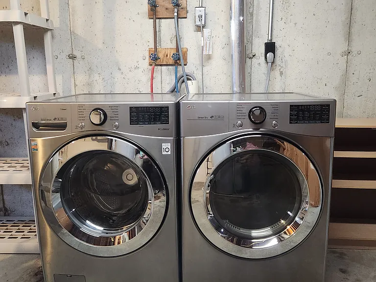 Washer & Dryer included