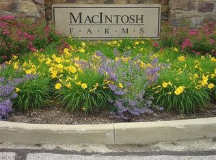 1620 Windrow Ln, Broadview Heights, OH 44147