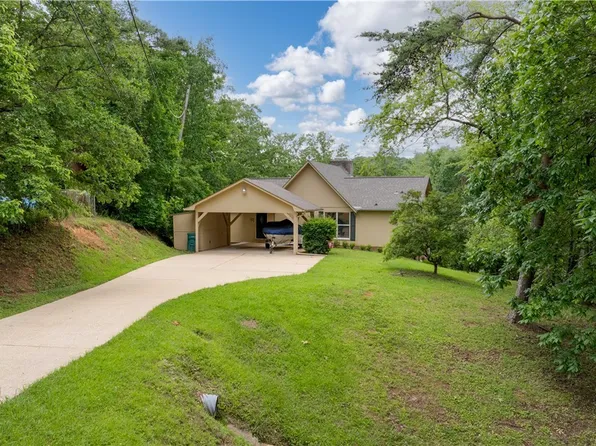 15801 Lake Hills Dr, Northport, AL 35475