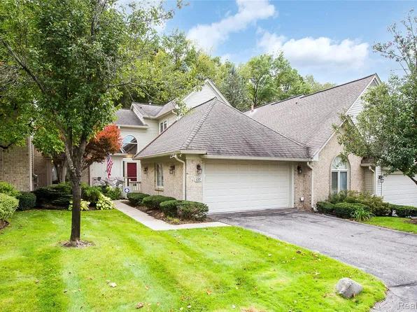 137 Hampton Ct, Northville, MI 48168