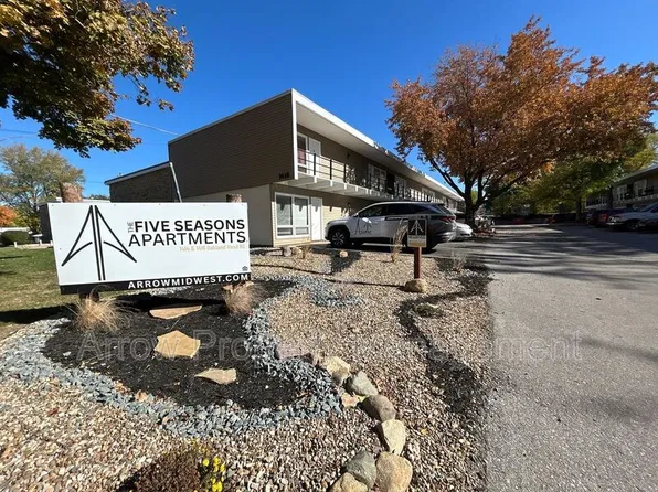 1416 Oakland Rd NE APT 4, Cedar Rapids, IA 52402