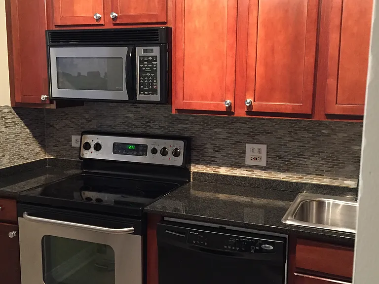 350 W Belden Ave #505 — Photo 7