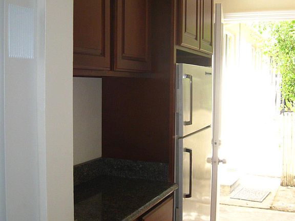 2nd image of 840-858 Adams St