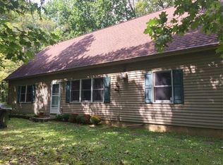 1041 S Quince Rd, Walnutport, PA 18088