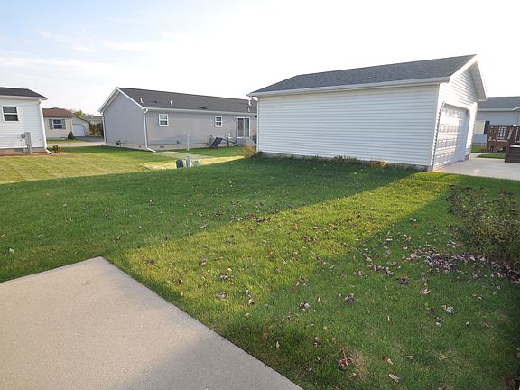 4th image of W6948 Shorewood
