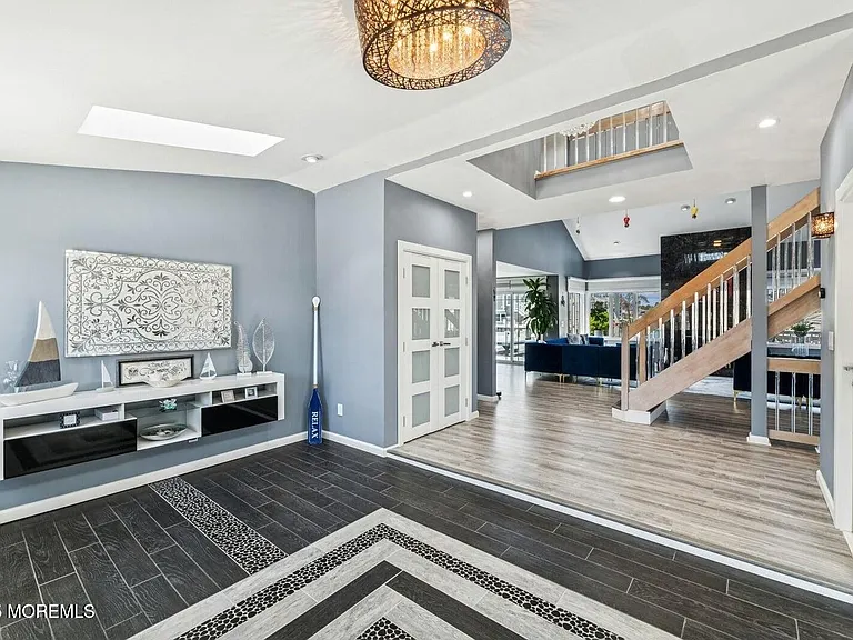 385 Aldo Dr — Photo 8