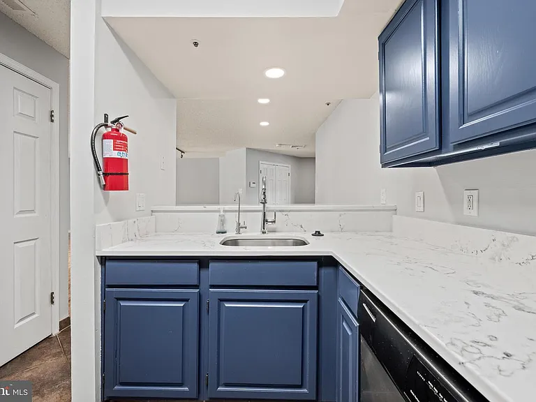 1022 Main St — Photo 17