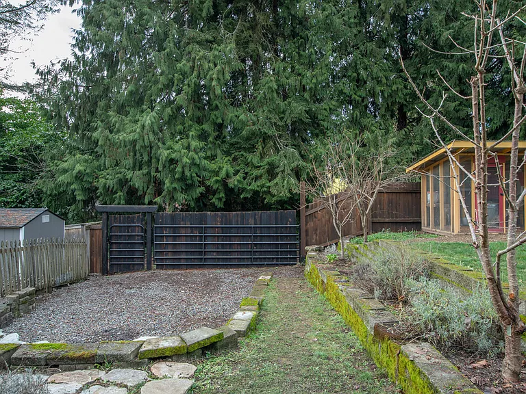 11527 39th Ave NE — Photo 3