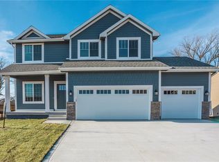 920 Pelican Dr, Polk City, IA 50226