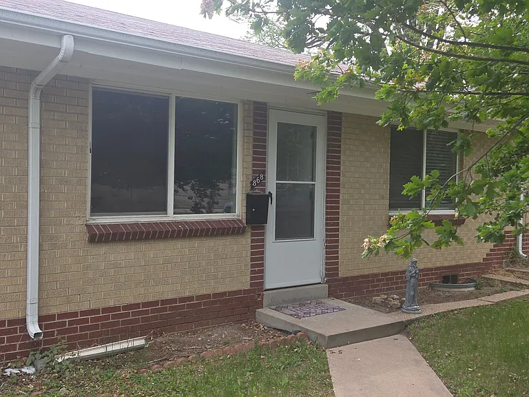 868 N Frst — Photo 1