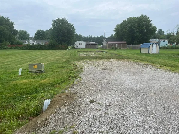 2317 W Saint Clair St, Vandalia, IL 62471