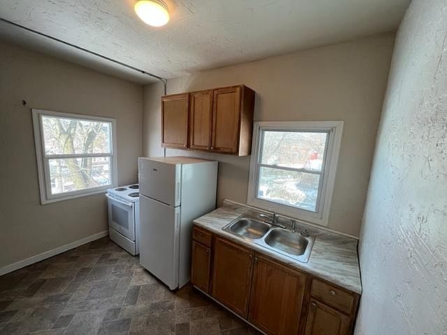 1st image of 203 N 2nd St