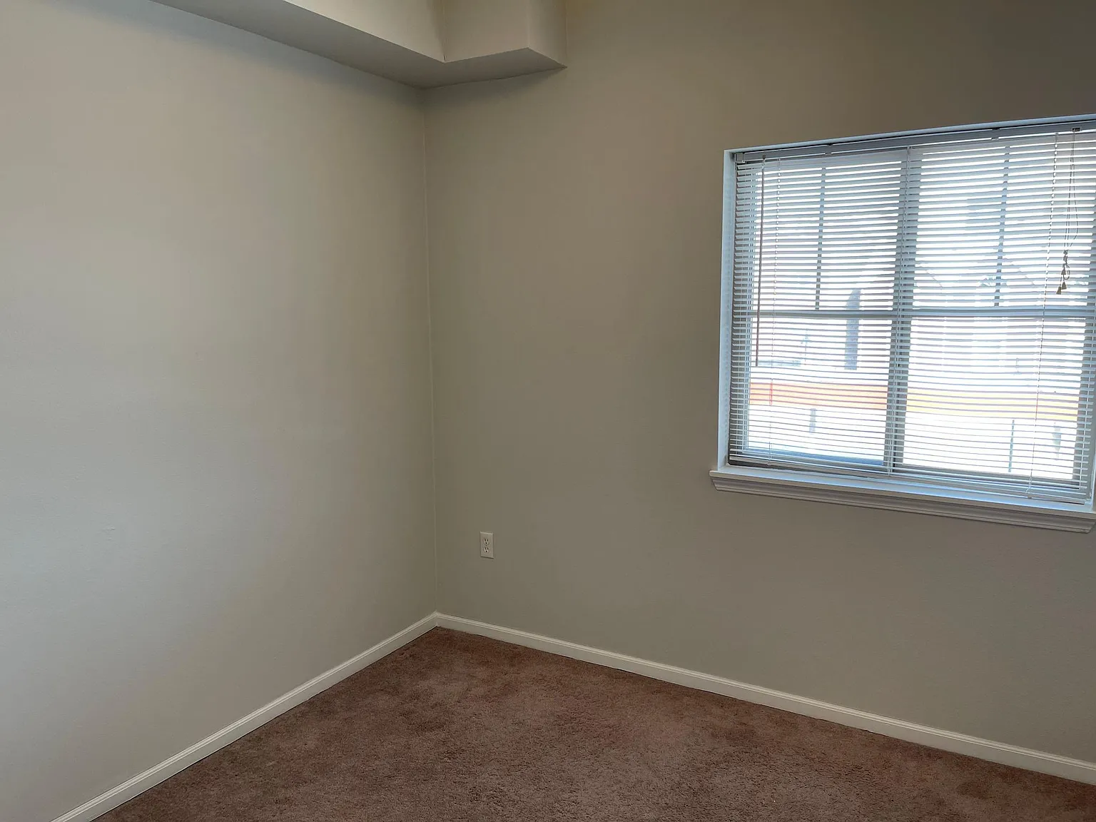 4 bed, 1154 sqft, $2,782 — Photo 4
