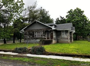 820 N 18th St, Herrin, IL 62948